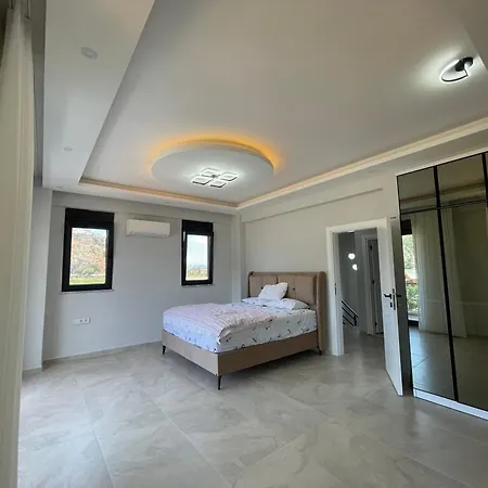فيلة Villalakehouse
