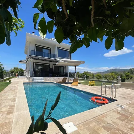 فيلة Villalakehouse