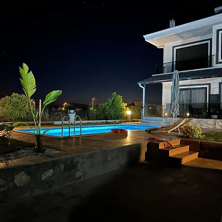 Villalakehouse فيلة