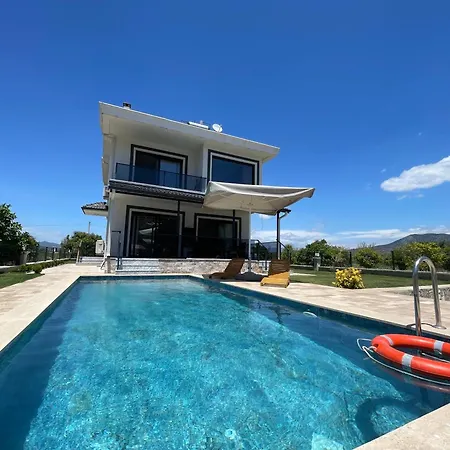 Villalakehouse فيلة